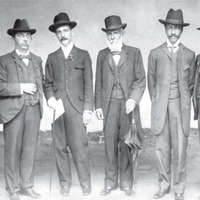 Juliano Moreira (quinto da esquerda para a direita) com outros intelectuais baianos.